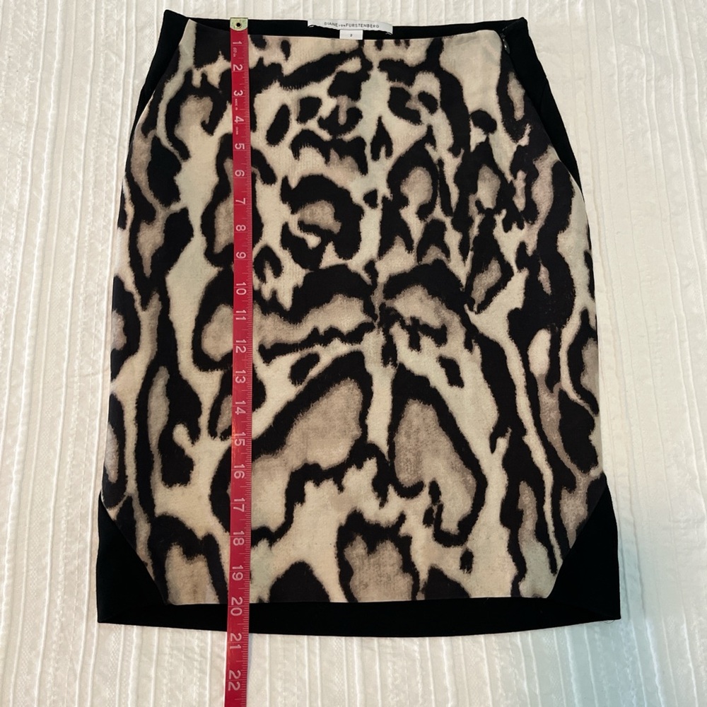 Diane Von Furstenberg Leopard Print Pencil Skirt - Picture 4 of 7